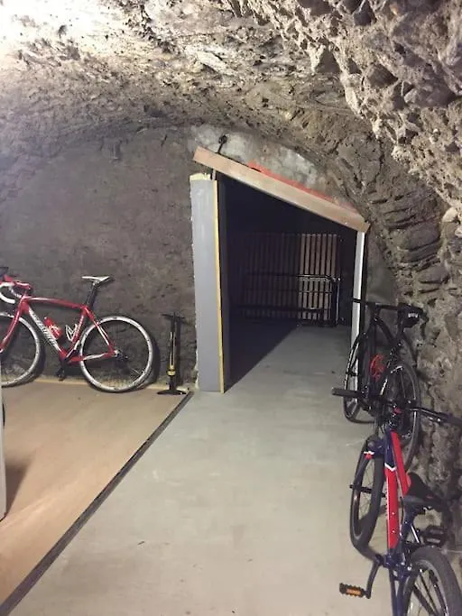 Le Bourg-dʼOisans Maison De Bergers, Cyclist & Ski Friendly Town House, Wifi, Secure Bike Store בית נופש