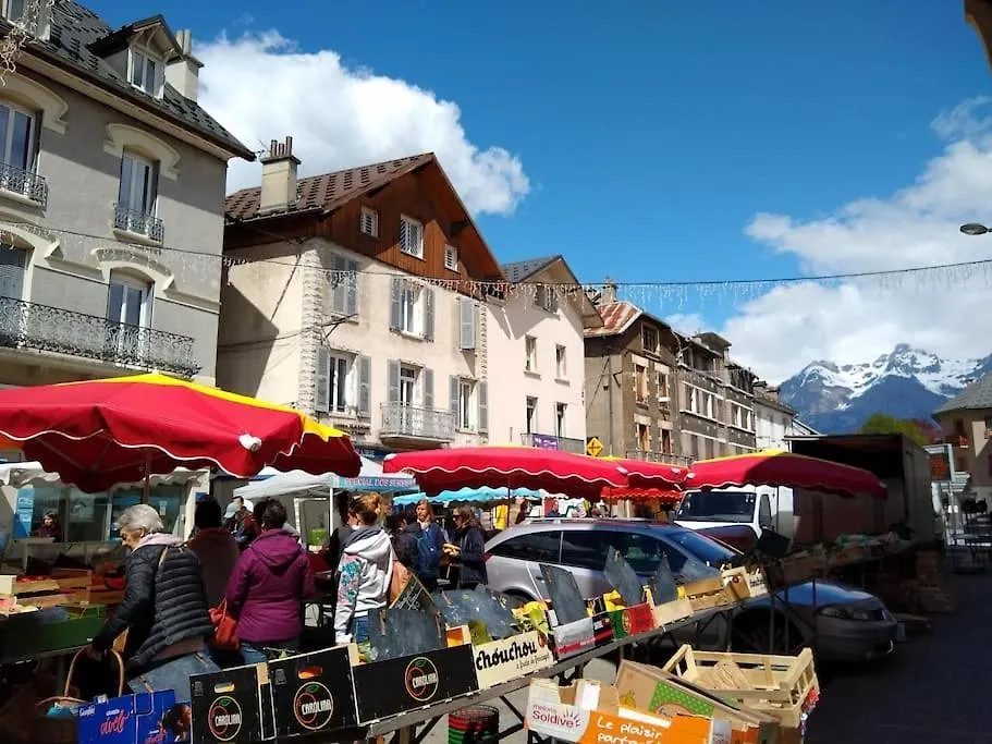 בית נופש Le Bourg-dʼOisans Maison De Bergers, Cyclist & Ski Friendly Town House, Wifi, Secure Bike Store